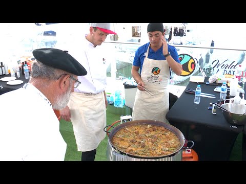 Chefs internacionales compiten con innovadoras paellas en el World Paella Day
