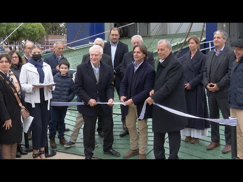 Imágenes del presidente Lacalle Pou en el puerto de Juan Lacaze