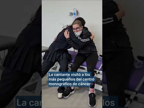 Rosalía 'canta' junto a menores con cáncer en un hospital de Barcelona
