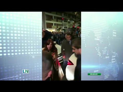 Sujetos desconocidos intentaron atacar a Cristina Fernández