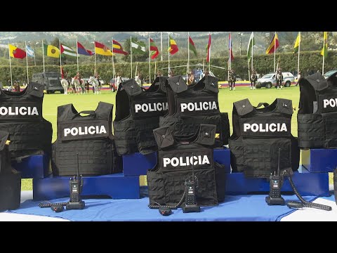 President hands over equipment to national police