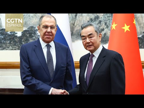 El ministro de Relaciones Exteriores de China pide un alto el fuego en Ucrania