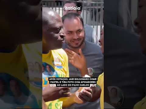 BOLSONARO COME PASTEL E TIRA FOTOS COM APOIADORES NO RIO, APÓS VOTAÇÃO