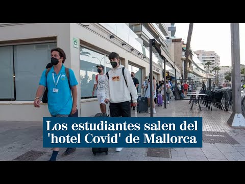 Los estudiantes salen del 'hotel Covid' de Mallorca para coger un barco y regresar a la península