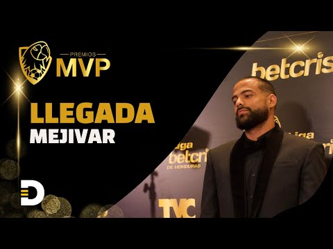 La llegada de Edrick Menjívar a la Gala de los Premios MVP de la Liga Nacional de Hodnuras