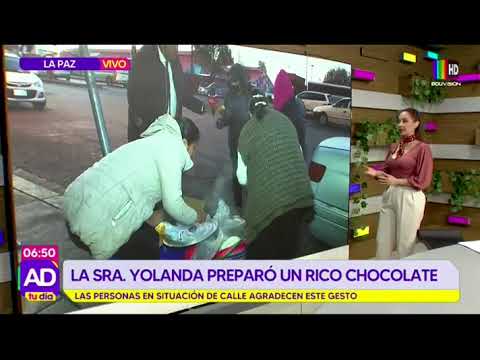 Una familia une fuerzas para dar un chocolate caliente a personas en necesidad
