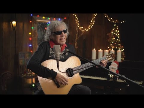 José Feliciano Performs His Christmas Classic Feliz Navidad—51 Years After It Was Released