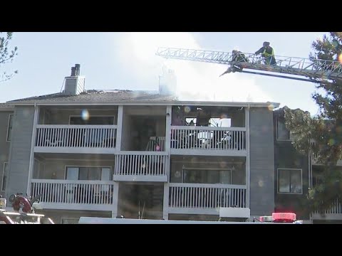 Fire reported at 3-story Aurora apartment building