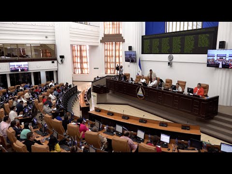 Parlamento rinde homenaje a los maestros nicaragüenses en su día