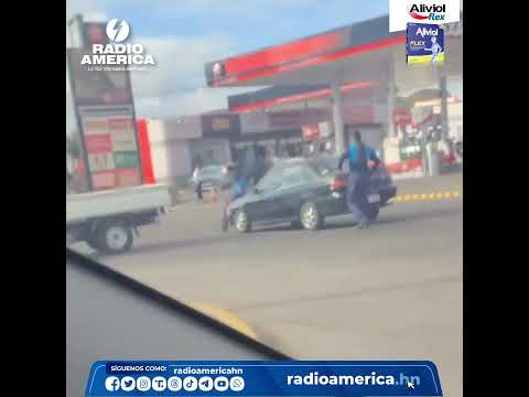 Captan en vídeo a ciudadana que atropelló agente municipal en Tegucigalpa