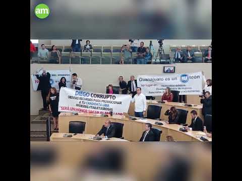 Diputados de Morena protestan contra Gobernador de Guanajuato en el Congreso del Estado