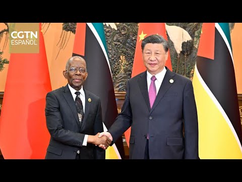 El presidente Xi Jinping se reúne con el primer ministro de Mozambique Adriano Maleiane