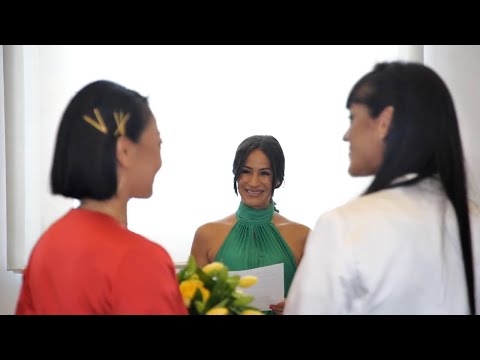 Villacís oficia una boda LGTBI en su jornada de reflexión