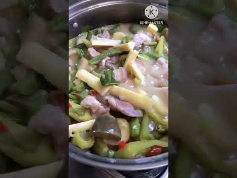 ต้มหม้อปลาร้าใส่หมูสามชั้นเค