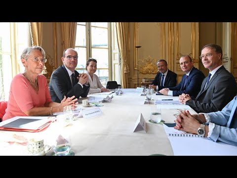 France - réforme des retraites ; Jean Castex rencontre les partenaires sociaux