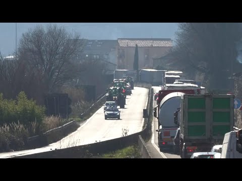 Protesting farmers cause traffic disruption in Italy