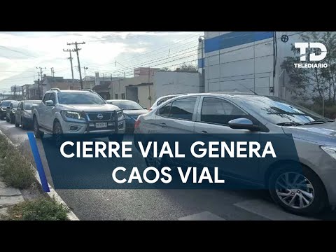 Cierre en puente de Pedro Martínez por obras de Línea 4 del Metro genera caos vial en Monterrey