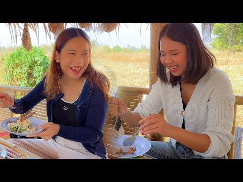 ส้มตำไก่ย่างขนมจีนน้ำยาไก่ต้