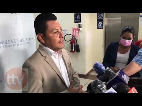 Leonardo Bonilla lamenta los ataques que han recibido candidatas del FMLN