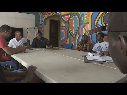 Poursuites judiciaires contre Alpha Condé : en Guinée, les familles attendent justice • FRANCE 24