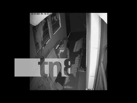 'A lo ninja' delincuente irrumpe en vivienda para robar en Managua