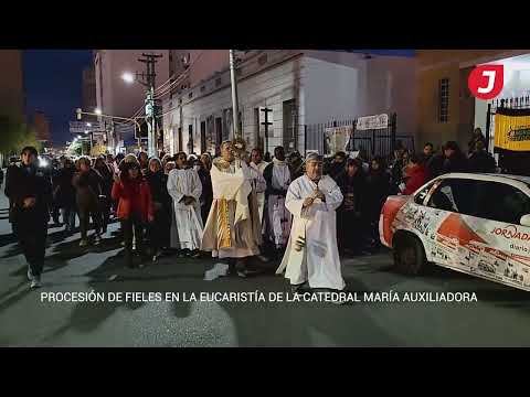 Procesión de fieles en la Eucaristía de la Catedral María Auxiliadora
