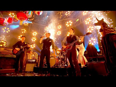 Coldplay - Christmas Lights (Top Of The Pops 2010)