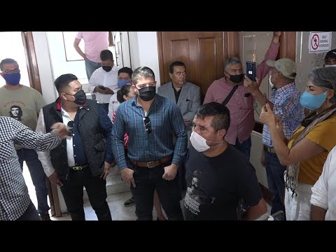 Morenistas vs ¿morenistas, militantes interrumpen a dirigencia en rueda de prensa.