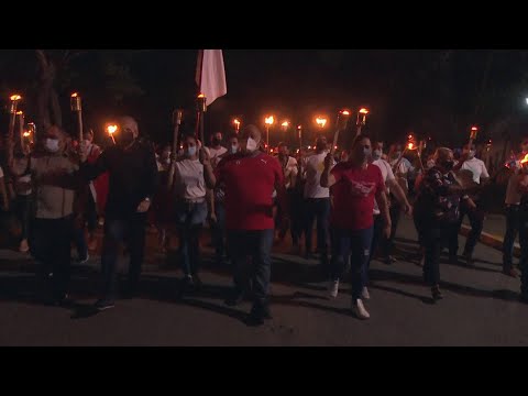 Jóvenes granmenses rinden homenaje a Martí en Marcha de las Antorchas