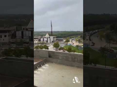 Así se encuentra Parque Venecia a la altura de la Policía Local en Zaragoza debido a las lluvias