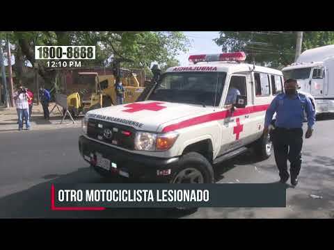 Posible fractura para motociclista al chocar contra un vehículo en Managua - Nicaragua