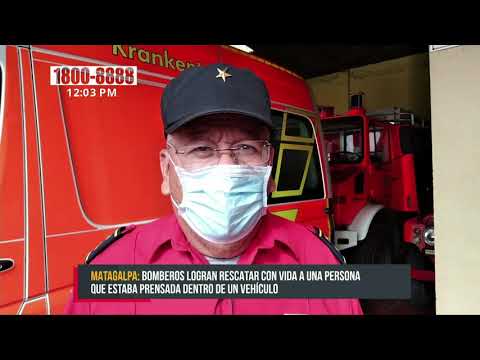 Rescatan a persona prensada en camioneta tras accidente en Matagalpa - Nicaragua