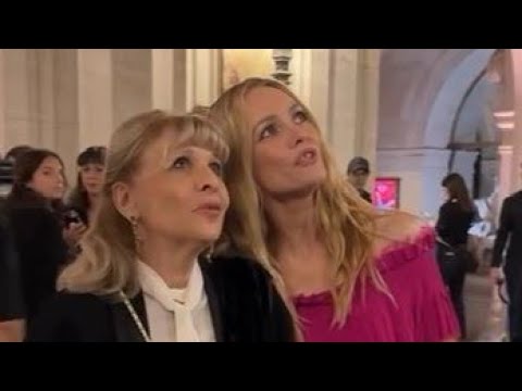 Rare apparition de Vanessa Paradis accompagnée de sa mère Corinne