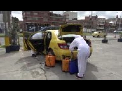 Taxi drivers turn into a disinfection squad in Colombia