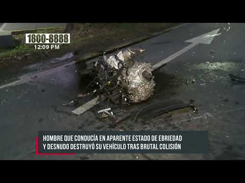Conductor «alucín» y desnudo destruye su vehículo en Carretera Sur, Managua - Nicaragua