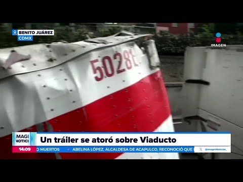 Tráiler se queda atorado en viaducto Miguel Alemán | Noticias con Crystal Mendivil