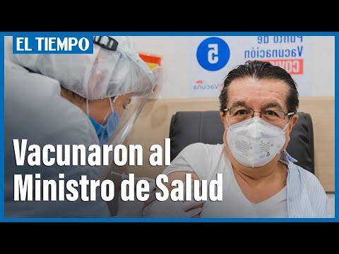 Ministro de salud y protección social Fernando  Ruiz Gómez recibe vacuna del Covid 19