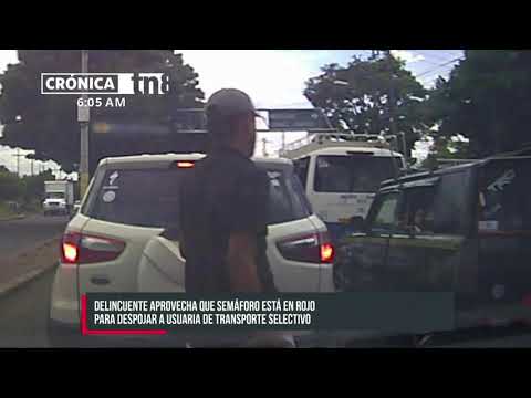 Ladrón arrebata celular a pasajera de un taxi mientras estaba en rojo el semáforo - Nicaragua