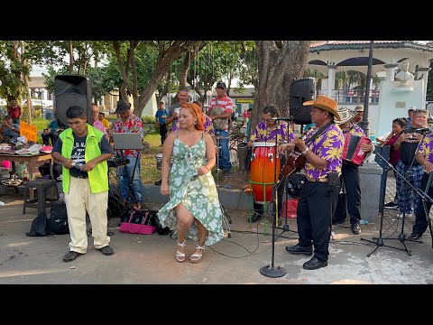 El vivo bailarines del parque libertad visitan Sonsonate