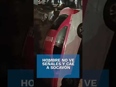 Taxista cayó a enorme socavón en Iztapalapa #shorts