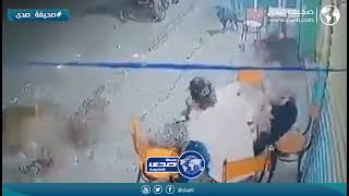 امرأة تضرب زوجها امام المارة