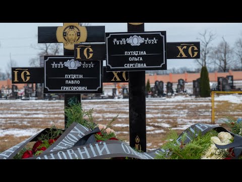 Guerre en Ukraine : dans les cimetières, le carnage du front s'affiche aux yeux de tous