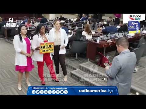 Diputadas hondureñas protestan por despidos de médicos
