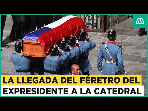 Llegada del féretro de Sebastián Piñera a la Catedral de Santiago