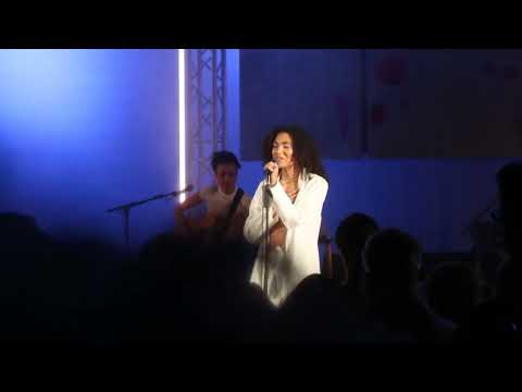 Olivia Dean - Baby Come Home live 24.03.2023, Berlin, Emmauskirche