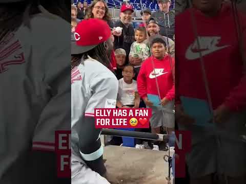 A young fan TWICE told Elly to hit a homer. Elly obliged both times & after the game signed a bat ❤️