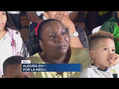 Celebración de familiares de Kiara Rodríguez en la Isla Trinitaria