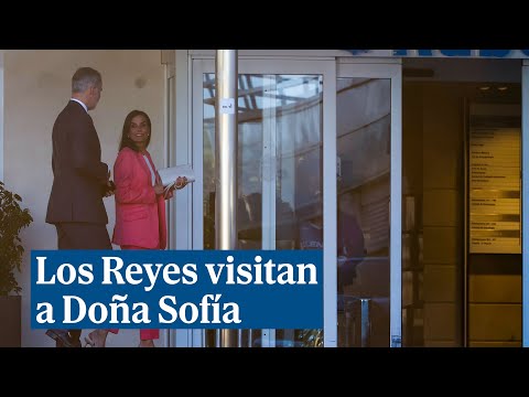 Los Reyes Felipe y Letizia visitan a Doña Sofía en el hospital