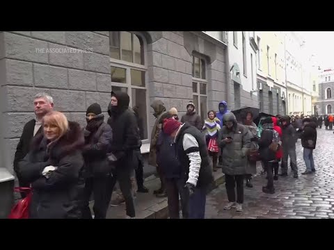 Long line of Russian voters queue to vote in Tallinn