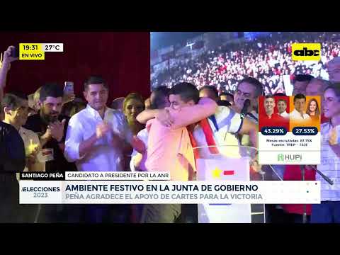 Santiago Peña da un discurso celebrando su virtual victoria